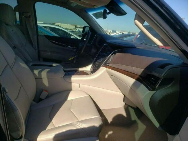 Cadillac Escalade 2016, 6.2L, 4x4, porysowany lakier