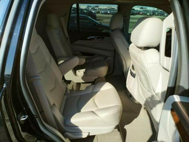 Cadillac Escalade 2016, 6.2L, 4x4, porysowany lakier