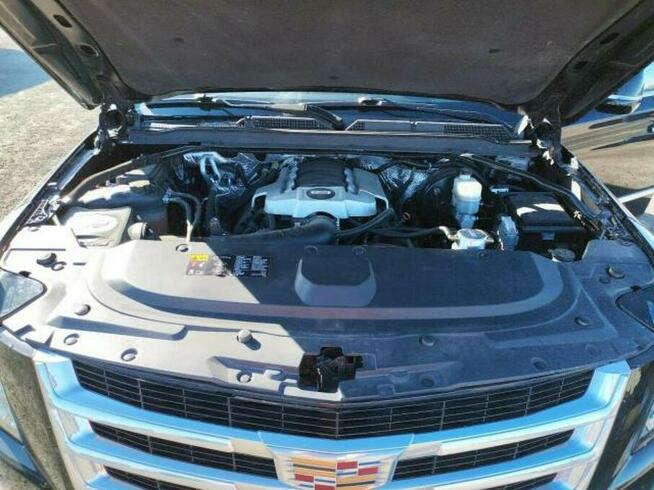 Cadillac Escalade 2016, 6.2L, 4x4, porysowany lakier