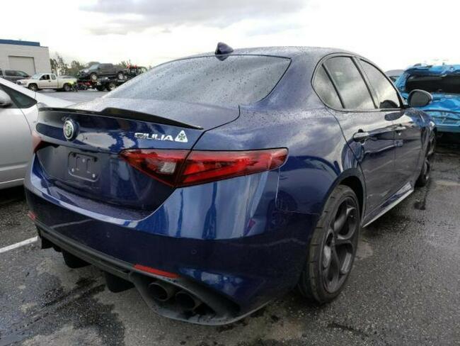 Alfa Romeo Giulia QUADRIFOGLIO, 2.9L, porysowany