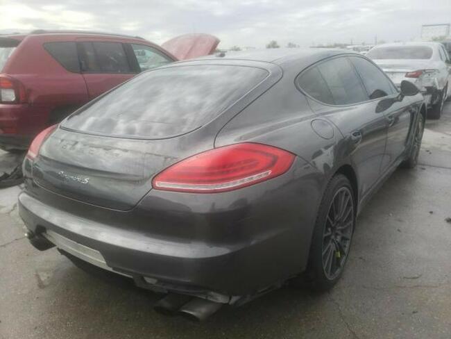 Porsche Panamera 2014, 3.0L, porysowany lakier