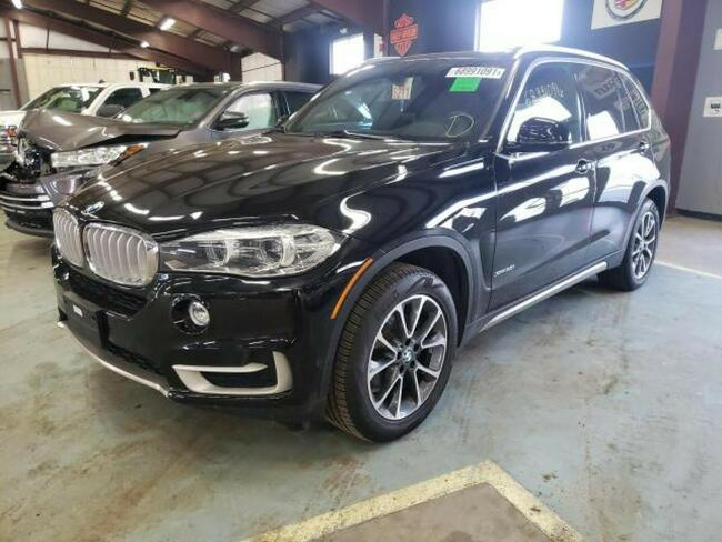 BMW X5 2017, 3.0L, 4x4, porysowany lakier