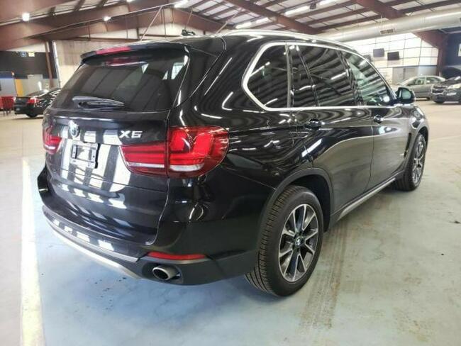 BMW X5 2017, 3.0L, 4x4, porysowany lakier