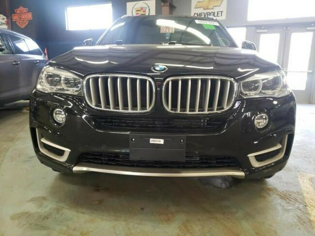 BMW X5 2017, 3.0L, 4x4, porysowany lakier