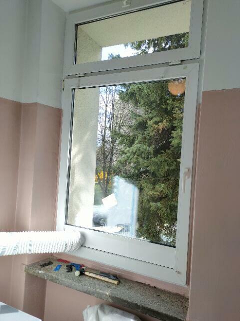 Drzwiczki dla kota psa montaż w oknie drzwiach