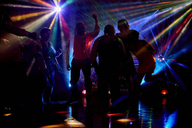 DJ na WESELE Warszawa prowadzenie, nagłośnienie, oświetlenie