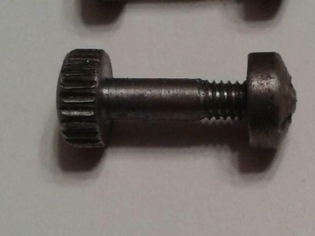 Śruby do pruskich bagnetów liściakS98/05