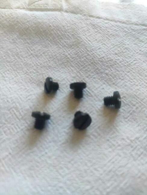 Śruba do pochwy bagnetu liść S98/05