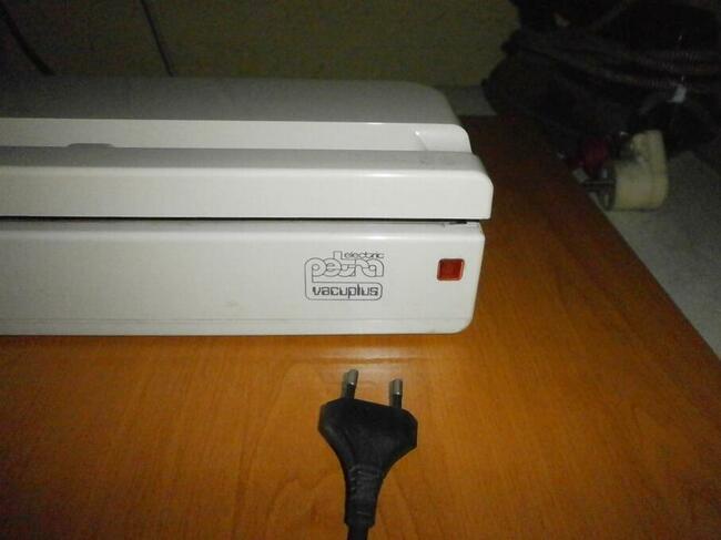 Zgrzewarka próżniowa do folii i 2 rolki folii