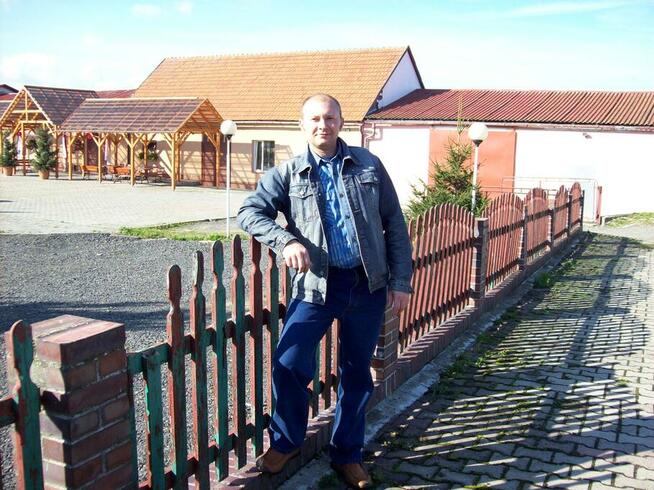 52 latek szuka pracy