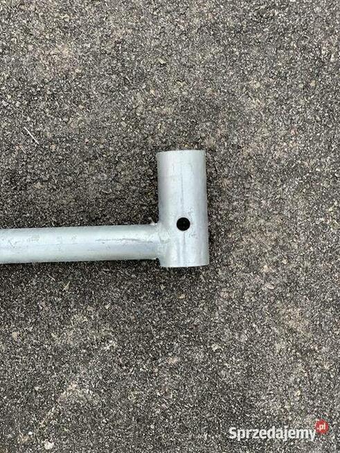 Słupek poręczy L typ P70 z zabezpieczeniem 200cm