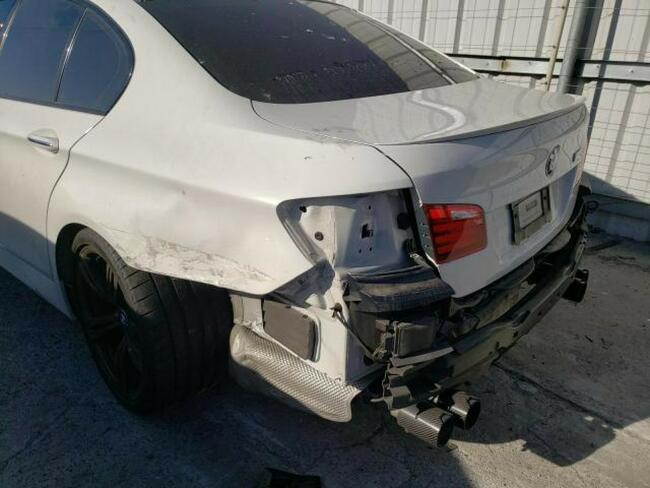 BMW M5 2013, 4.4L, od ubezpieczalni