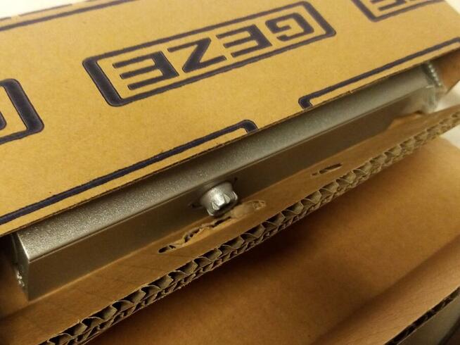 samozamykacz GEZE 1500 srebrny