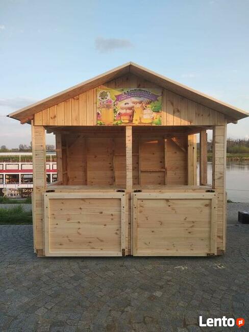Drewniany pawilon handlowy / domek letniskowy