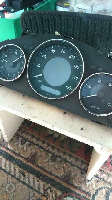 Mercedes - reflektory - światła tył - rózne pozostałości