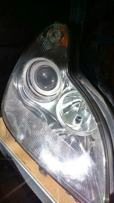 Mercedes - reflektory - światła tył - rózne pozostałości