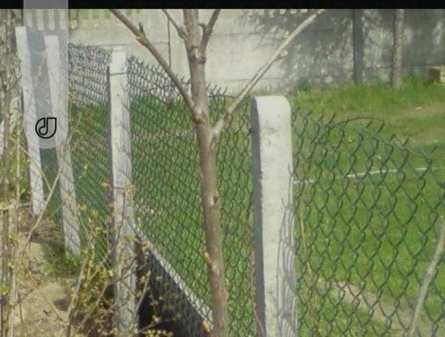Słupki betonowe do siatki leśnej i szpaleru sadu