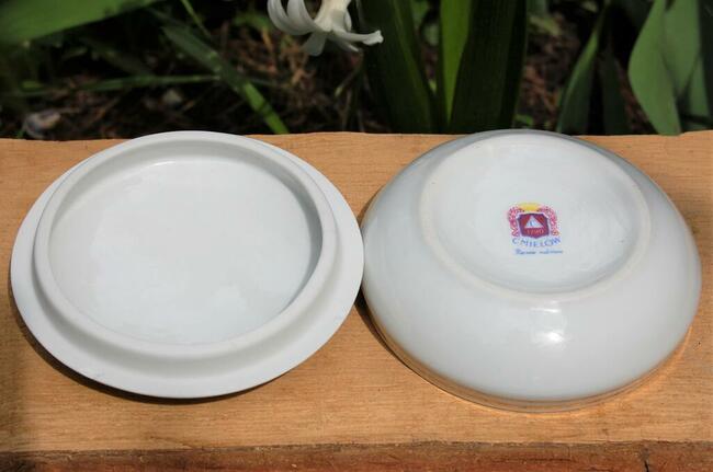 Puzderko bomboniera Wielkanoc porcelana Ćmielów