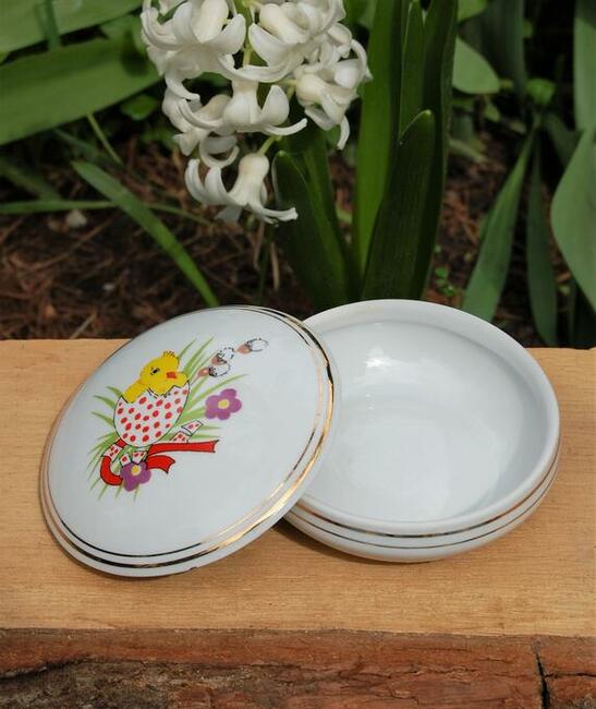 Puzderko bomboniera Wielkanoc porcelana Ćmielów