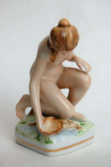 Figurka akt U źródła porcelana Ćmielów vintage