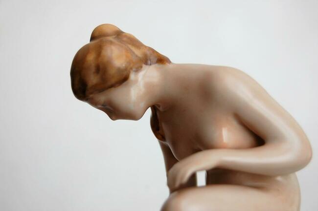 Figurka akt U źródła porcelana Ćmielów vintage