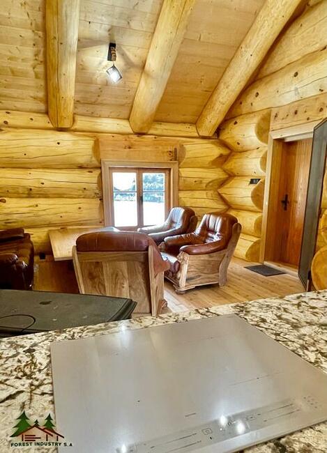 nowy, całoroczny i wyjątkowy dom w górach, z bali cedrowych.