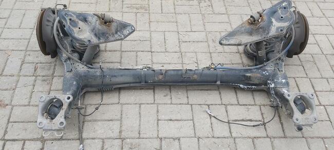 Peugeot 5008 I belka oś tylna kompletna