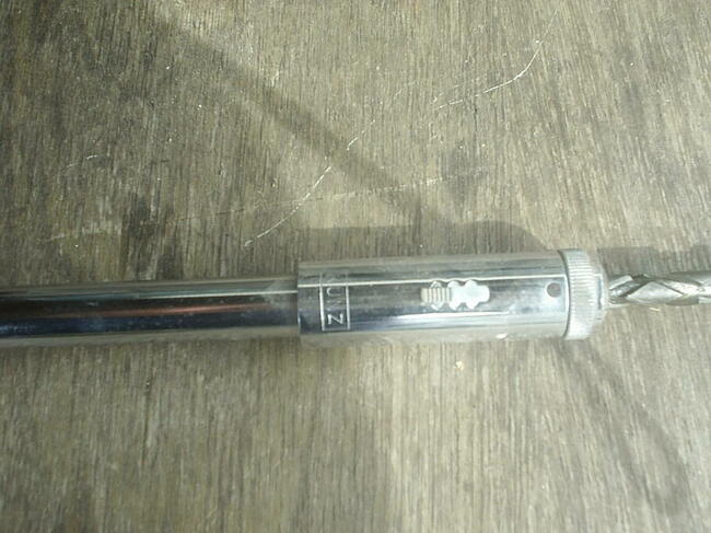 Śrubokręt dynamiczny dociskowy