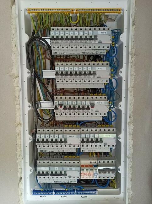 Usługi i Prace Elektryczne Elektryk Instalacje Elektryczne