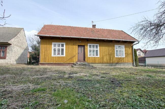 Dom zdrewniany na działce 10 arów, Zakrzów
