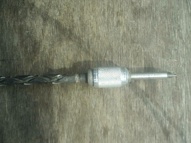 Śrubokręt dynamiczny dociskowy