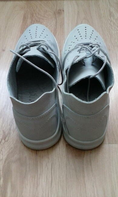 Półbuty skórzane firmy Lasocki rozmiar 38 kolor jasnoszary