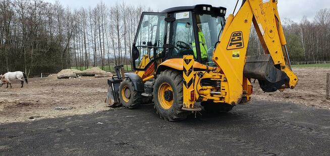 Prace ziemne. Koparko-ładowarka, minikoparka, koparka 3T, mi