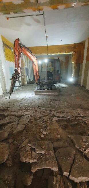 Prace ziemne. Koparko-ładowarka, minikoparka, koparka 3T, mi