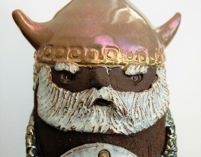 Wiking, ozdobna butelka ceramiczna Marga Bourelius, Szwecja