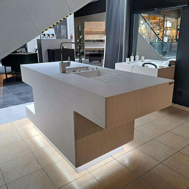 Wyspa kuchenna wykonana z kompozytu ze zintegrowanym zlewem