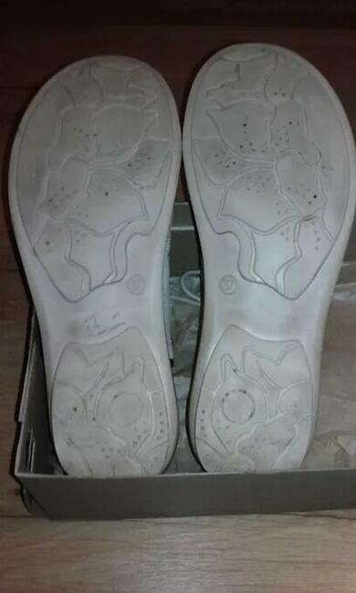 Półbuty skórzane firmy Lesta rozmiar 37 kolor białobeżowy