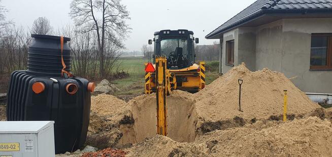 Prace ziemne. Koparko-ładowarka, minikoparka, koparka 3T, mi