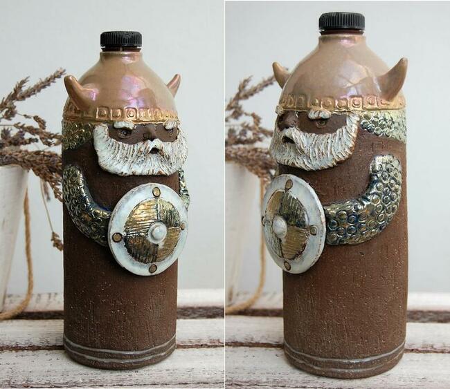 Wiking, ozdobna butelka ceramiczna Marga Bourelius, Szwecja