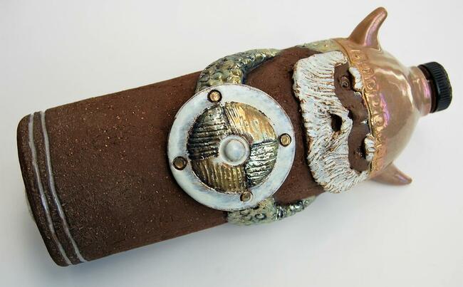 Wiking, ozdobna butelka ceramiczna Marga Bourelius, Szwecja