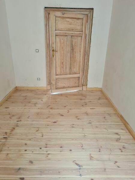 Cyklinowanie podłogi z desek sosnowych