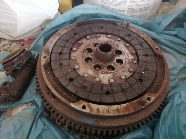 Sprzedam skrzynie biegów, silnik, moduły. Komputery