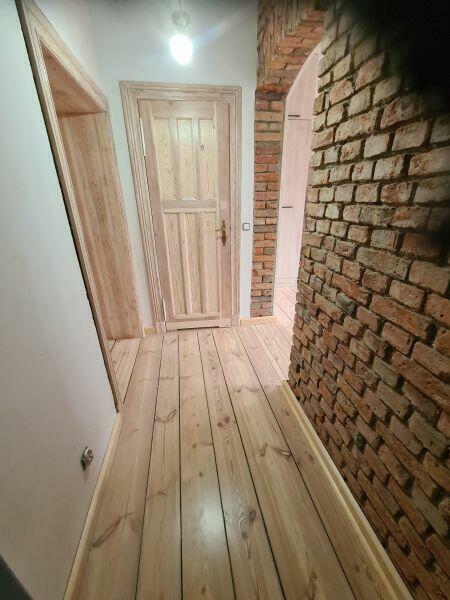 Cyklinowanie podłogi z desek sosnowych