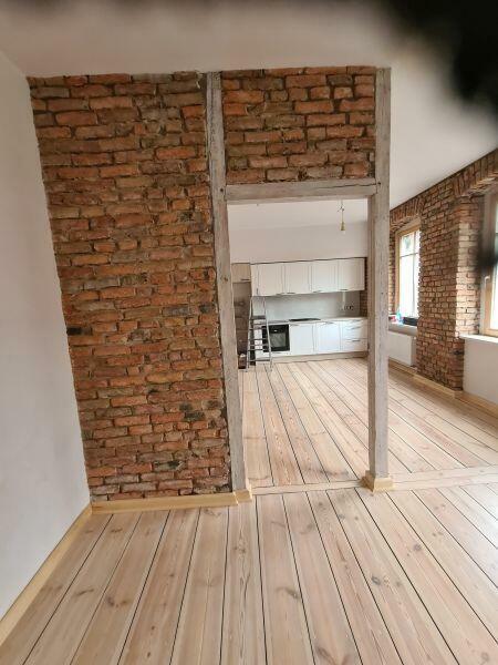 Cyklinowanie podłogi z desek sosnowych