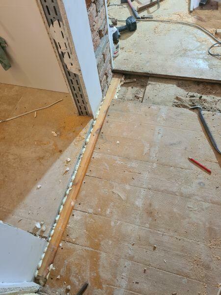 Cyklinowanie podłogi z desek sosnowych