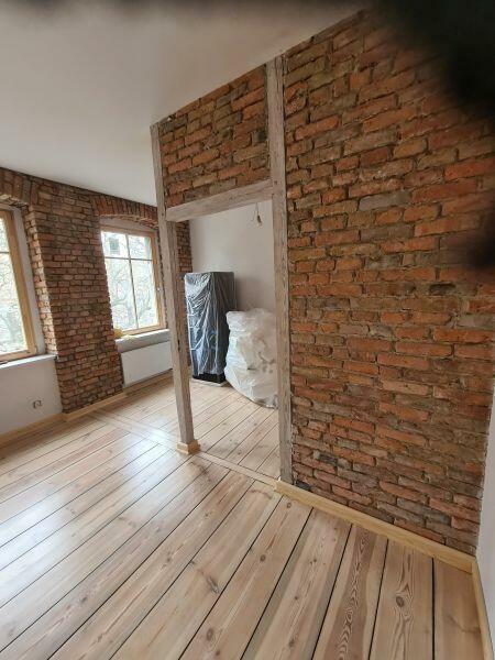 Cyklinowanie podłogi z desek sosnowych