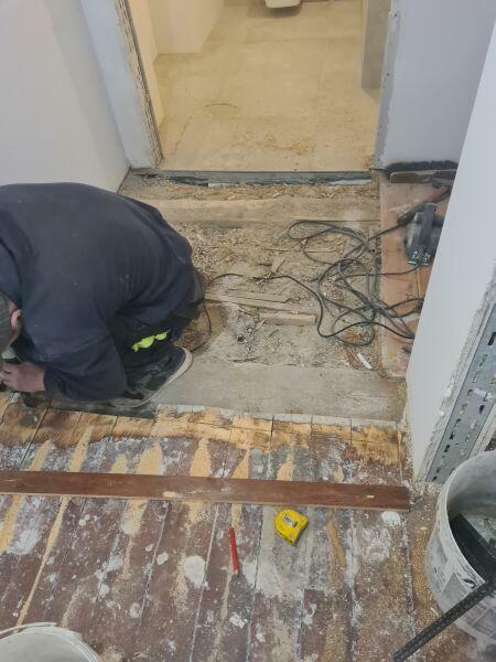 Cyklinowanie podłogi z desek sosnowych