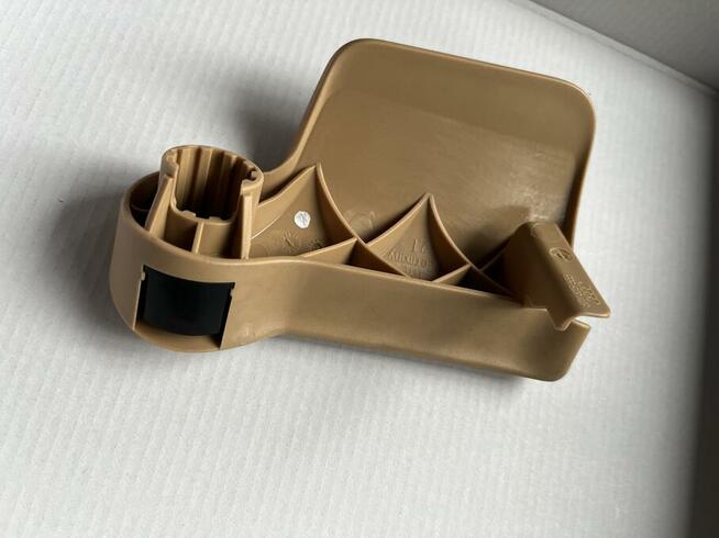 8T1823533 Uchwyt otwierania maski Porsche macan 95b