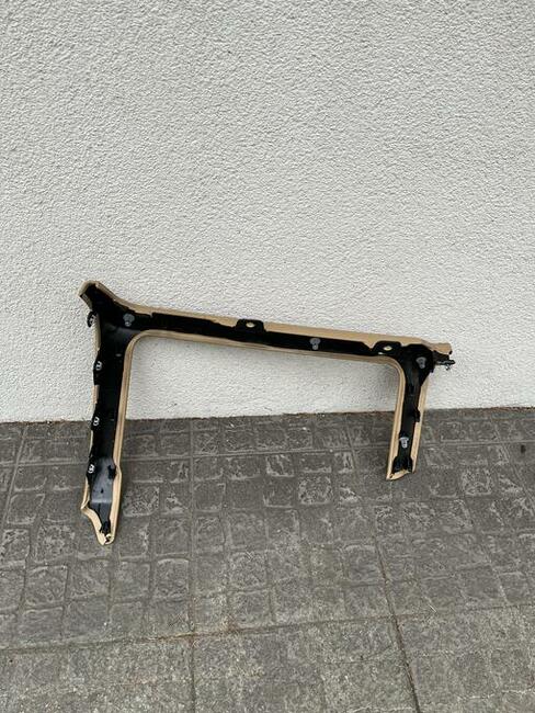 95B858122 Ramka konsoli osłona macan 95b pod deskę