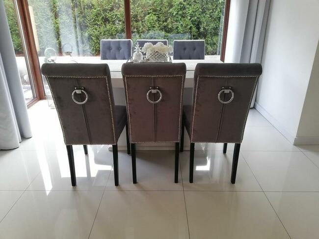 Krzesła tapicerowane pikowane typu ludwik Producent